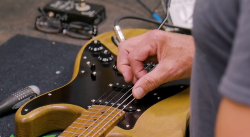 ELECTRIC GUITAR TUNING GUIDE - Home