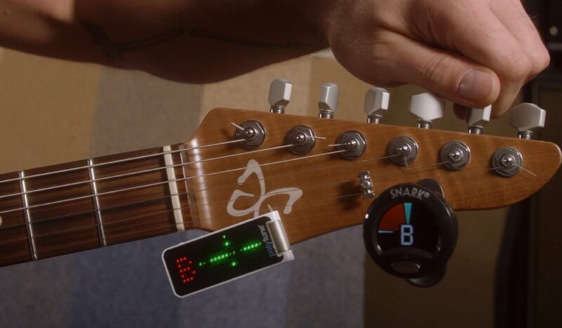 How to tune guitar strings