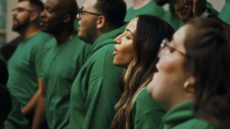 Performance of a choir consisting of both men and women