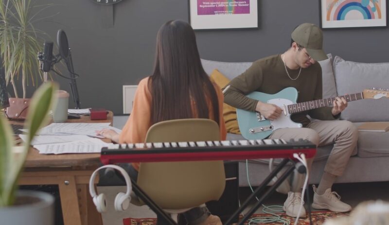Guitar lesson in progress
